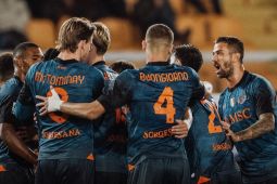 Napoli pertahankan puncak klasemen Serie A