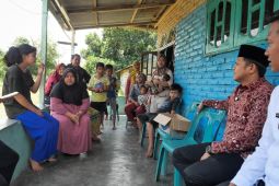 Wabup Adlin Tambunan jenguk keluarga nelayan tenggelam di Pantai Cermin