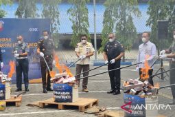 Bea Cukai dan Pemprov Jatim musnahkan 17,1 juta batang rokok ilegal
