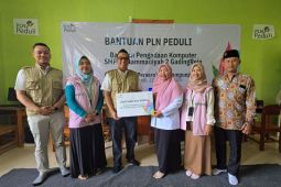 PLN beri bantuan komputer ke SMP Muhammadiyah 2 Gading Rejo