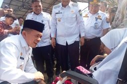 Pemprov Jambi salurkan beasiswa dan seragam untuk 5.303siswa