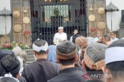 Dedi Mulyadi bangun trotoar sekitar sekolah agar pelajar jalan kaki