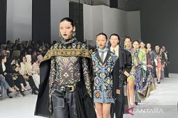 MORAL pamerkan eksplorasi wastra dalam ritme urban di JFW