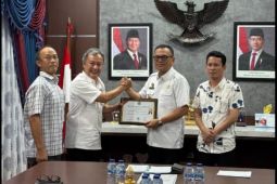Dewan Kopi Indonesia Provinsi Sumatera Selatan berikan penghargaan kepada Bupati Empat Lawang