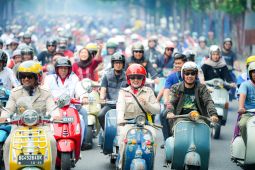 Gubernur Sulsel tanam Tabebuya bersama pecinta Vespa di Makassar