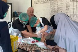 Tim Pengmas UI lakukan operasi bedah minor bagi warga Kepulauan Seribu