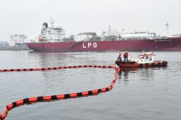 Pelindo latihan penanggulangan tumpahan minyak