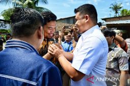 Gubernur Bobby temui guru dilaporkan orang tua murid ke Polrestabes