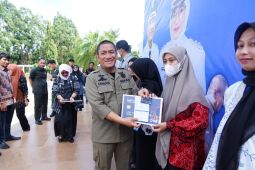 Ribuan mahasiswa Lutim terima beasiswa