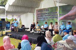 DLHK tanam pohon sepanjang Jalan GORR wujudkan Gorontalo hijau