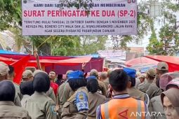 Satpol PP Cianjur menyosialisasikan SP2 bagi pedagang di Bomero Citywalk