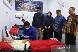 Puluhan warga ikuti donor darah di Kediri