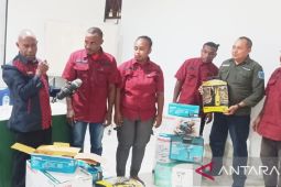 Pemkab Biak Numfor salurkan bantuan Otsus peralatan kerja warga orang asli Papua