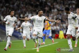 Real Madrid gulung Valencia 4-0
