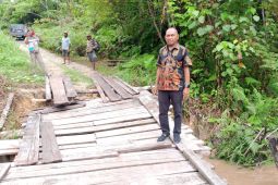 Anggota DPRP Papua Barat minta Pemda perbaiki ruas jalan rusak di Kaimana