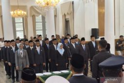 Gubernur Andra Soni minta pejabat baru jalankan amanah dengan integritas