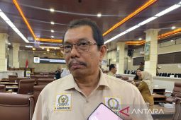 DPRD Jabar mengawal penataan pedagang di bantaran Sungai Sukalila Cirebon