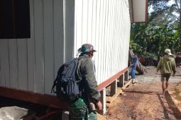 Dinas PKP Jayawijaya tinjau pembangunan rumah dibangun Kodim 1702