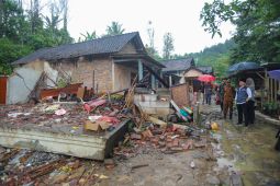 Bupati Trenggalek perintahkan warga di daerah rawan bencana mengungsi