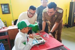 Wabup Lumajang tinjau penyaluran MBG pastikan gizi anak terjaga