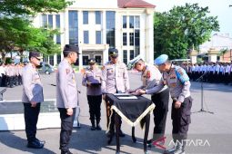 Personel Polda Jambi teken komitmen tolak judi online dan penyalahgunaan narkoba