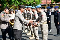 Kapolda NTT berikan penghargaan untuk 11 anggota berprestasi