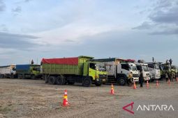 Sanksi bagi truk tambang pelanggar aturan diterapkan bertahap