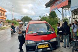 Polres Humbahas tegur pengemudi ancam keselamatan anak sekolah di atap mobil