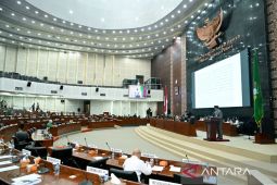 Gubernur Sumut serahkan Ranperda APBD Sumut 2026