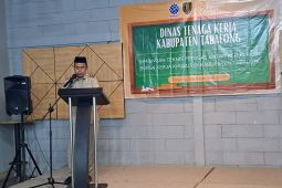 Disnaker Tabalong bekali petugas BKK mekanisme pelayanan antarkerja