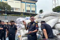 BC Batam musnahkan 2.297 koli balpres