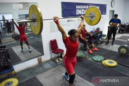 Lifter Husni persembahkan tiga emas untuk Indonesia dari ISG