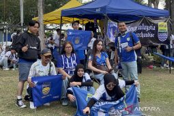 Bobotoh kibarkan bendera Palestina saat Selangor FC vs Persib di Malaysia