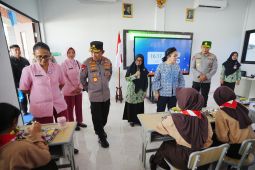 Kapolri singgung wujudkan generasi emas usai tinjau SMP Kemala Bhayangkari Karanganyar