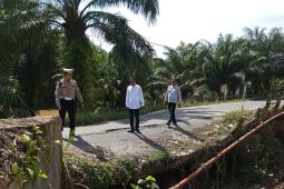 Kasat Lantas Polres Langkat tinjau jembatan rusak pada dua kecamatan