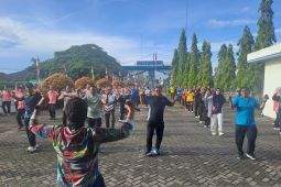 Pelindo Pangkalbalam senam sehat bersama stakeholder maritim