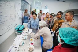 Kapolri-Ketua Komisi IV Tinjau SPPG di Jateng, Pastikan dukung MBG