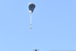 TNI AU dan Royal Australian Air Force adakan latihan metode airdrop logistik dan evakuasi