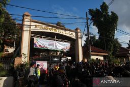 Dua ledakan terjadi di masjid SMAN 72 Jakarta, 20 orang dikabarkan luka-luka