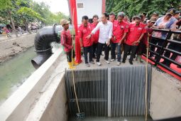 Pemkot Surabaya normalisasi saluran saat musim hujan