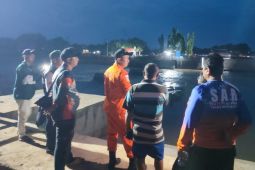 Tim SAR masih mencari dua mahasiswa yang hanyut di bendungan Indramayu