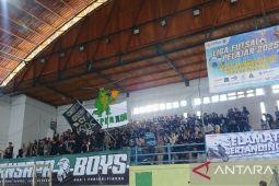 Ratusan suporter meriahkan final Liga Futsal Pelajar 2025 di GOR Depati Bahrin