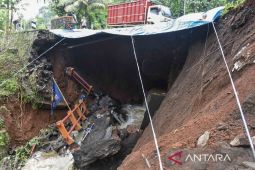 jalan nasional Ciamis - Cirebon amblas