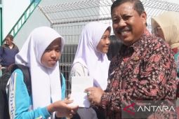Pangkalpinang berikan bantuan beasiswa bagi 1.041 siswa