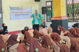 Fatayat NU Murung Raya Goes to School sosialisasi batasan pergaulan remaja