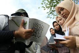 Santri KHAS Kempek amati satwa liar untuk ekopesantren