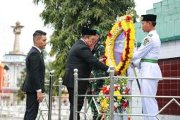 Peringatan Hari Pahlawan di Pematangsiantar dirangkai tabur bunga di makam pahlawan