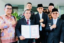 Bupati Simalungun saksikan penyerahan piagam Pahlawan Nasional Tuan Rondahaim Saragih