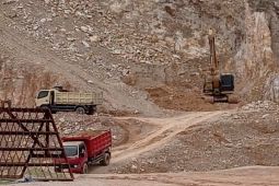 Pemkot Bandarlampung hentikan sementara aktivitas pengerukan bukit di Sukabumi