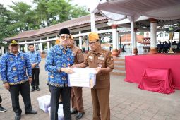 Pemkot Serang salurkan bansos sembako untuk 87 veteran